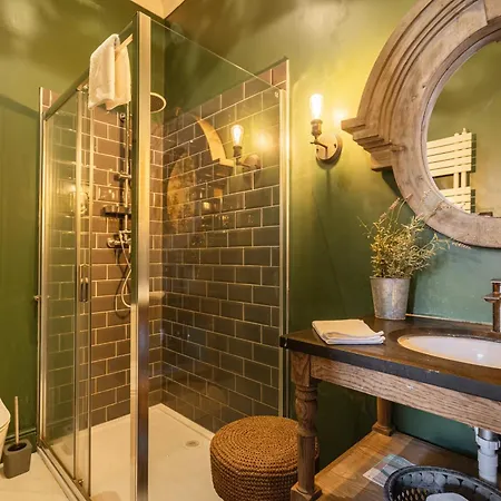 Jungle Design 2bdr Apartment Budapest