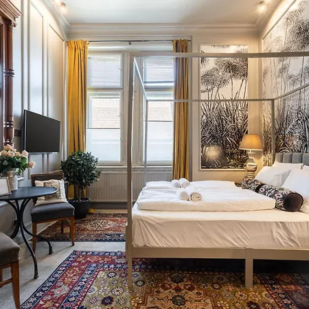 Apartment Jungle Design 2bdr *