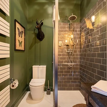 Jungle Design 2bdr Apartment Budapest
