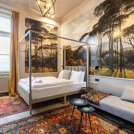 Jungle Design 2bdr Apartment *