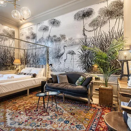 Jungle Design 2bdr Apartment
