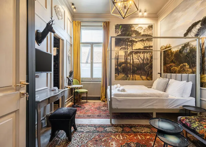 Jungle Design 2bdr Apartment *